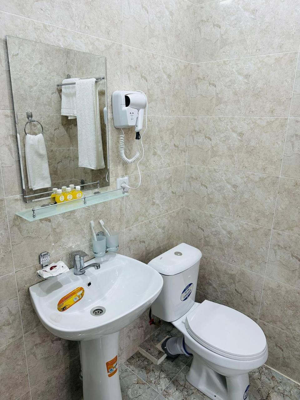Art Inn Hotel Tashkent Esterno foto